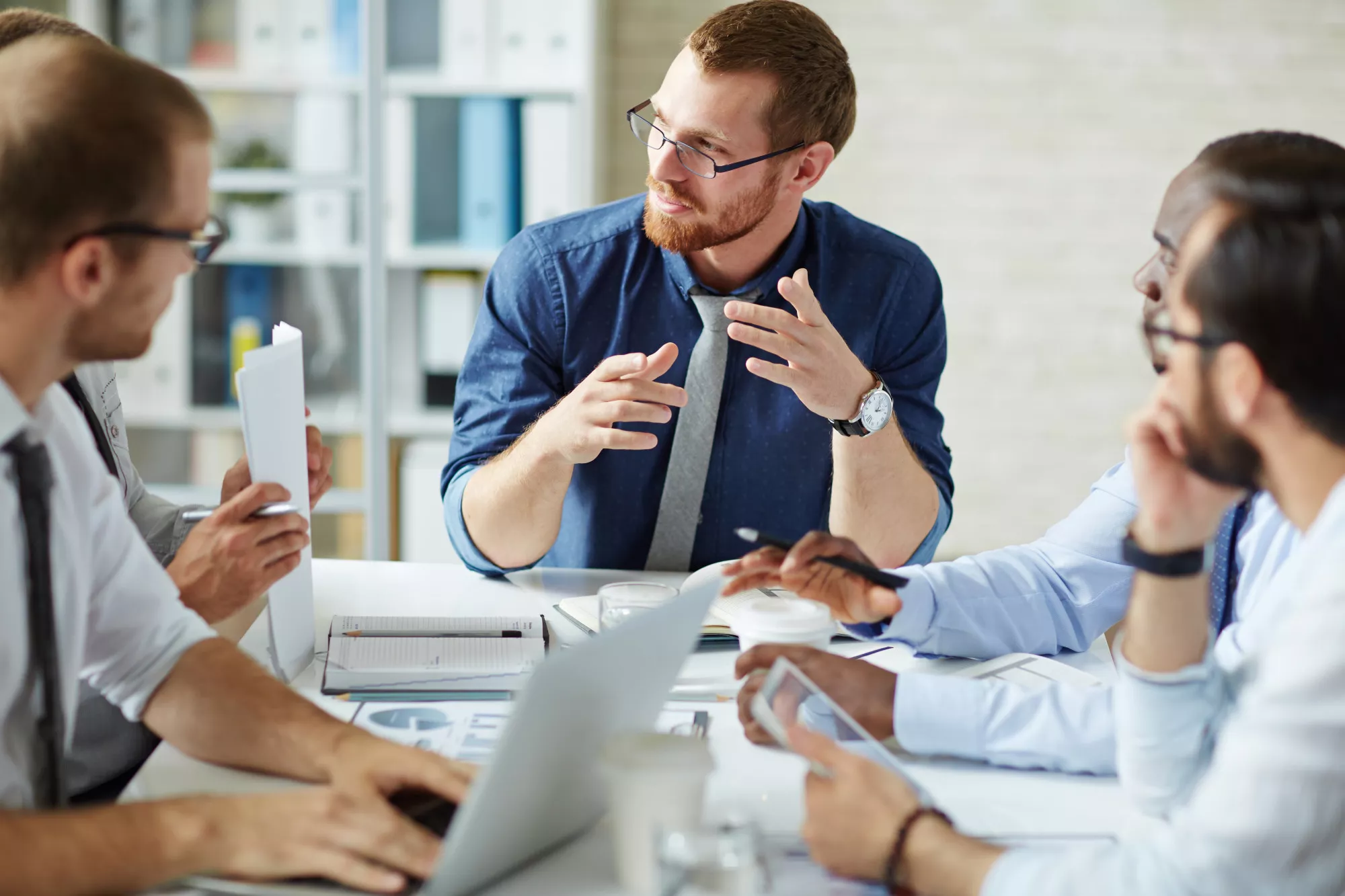 تجمع GenAI-Consultant بين الدقة الألمانية والتفاني المصري لتحويل الأعمال التجارية حول العالم.